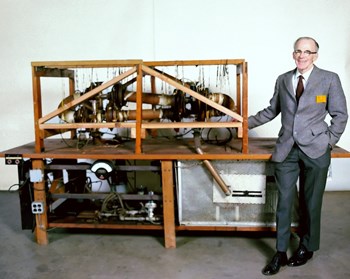 Pour rappeler que son inspiration était née dans les étoiles, Lyman Spitzer baptisa « stellarator » la machine de fusion qu'il construisit en 1951 à l'Université de Princeton aux Etats-Unis. (Click to view larger version...)